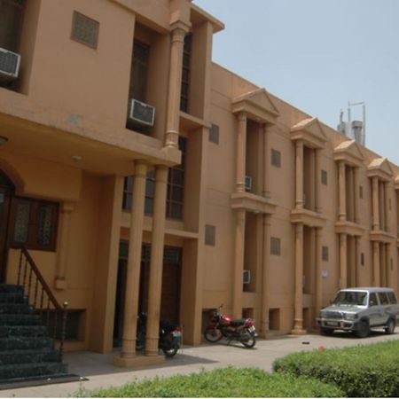 Hotel The Shubham Vrindāvan Exteriör bild