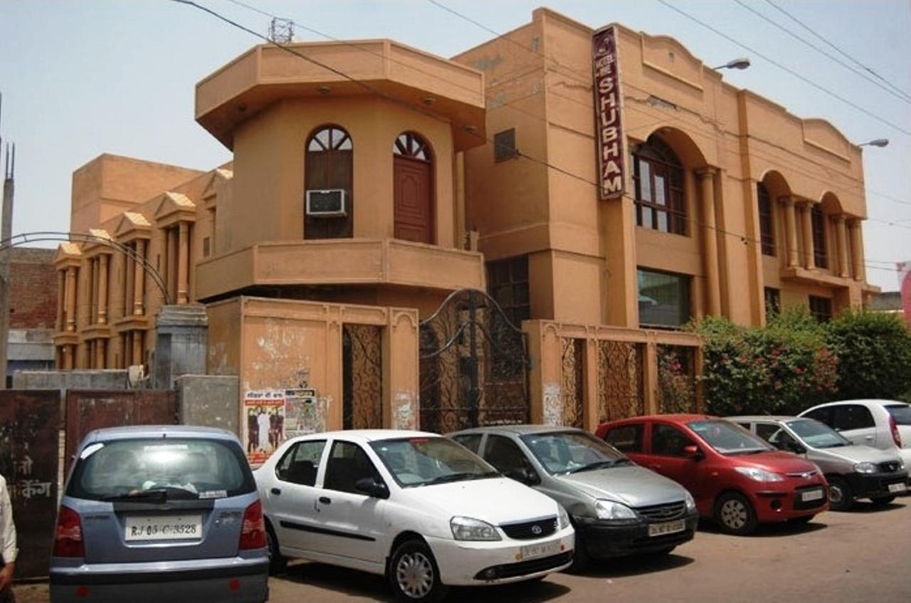 Hotel The Shubham Vrindāvan Exteriör bild