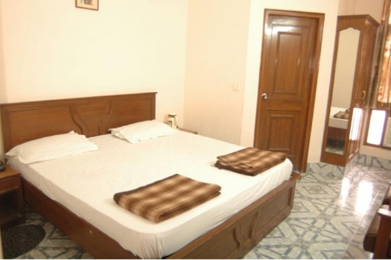 Hotel The Shubham Vrindāvan Exteriör bild