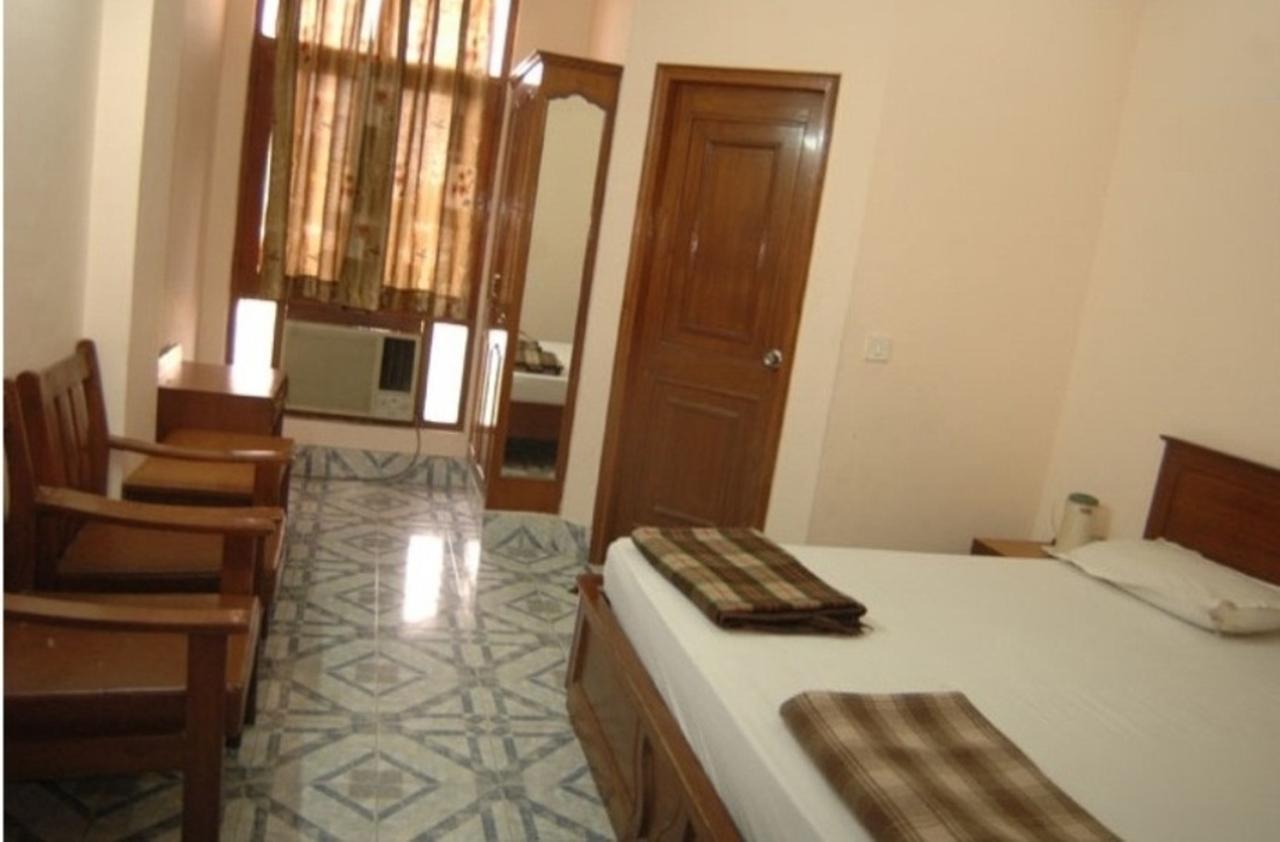 Hotel The Shubham Vrindāvan Exteriör bild